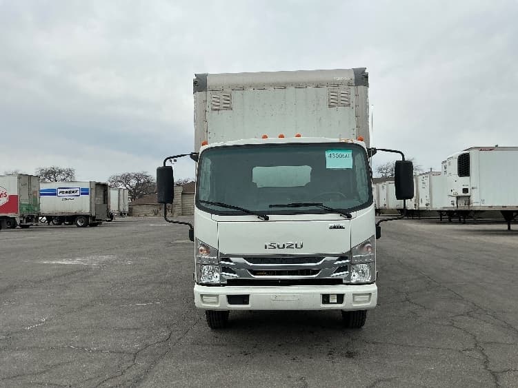 2022 Isuzu NQR in East Chicago, IN — photo 2
