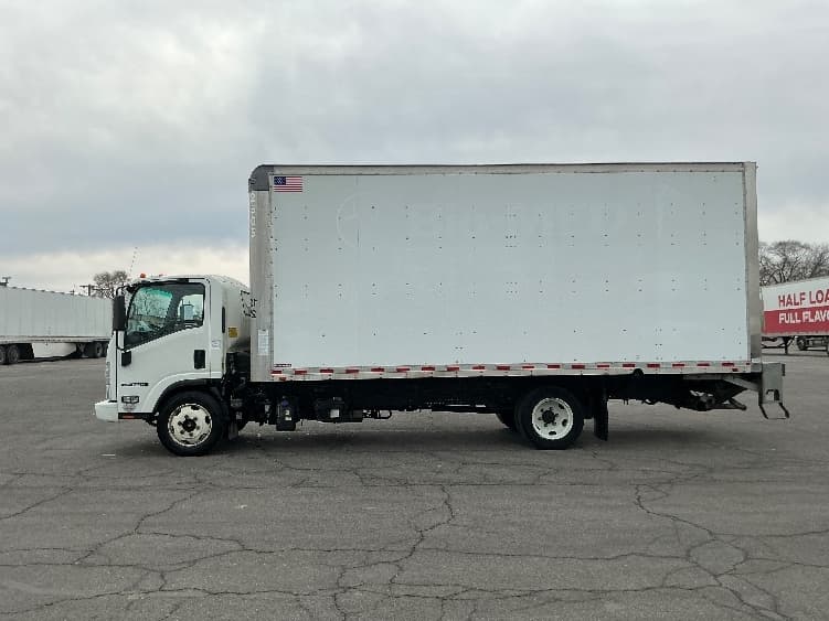 2022 Isuzu NQR in East Chicago, IN — photo 4
