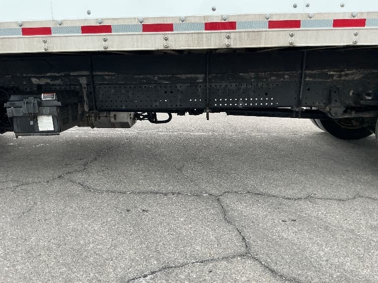 2022 Isuzu NQR in East Chicago, IN — photo 5