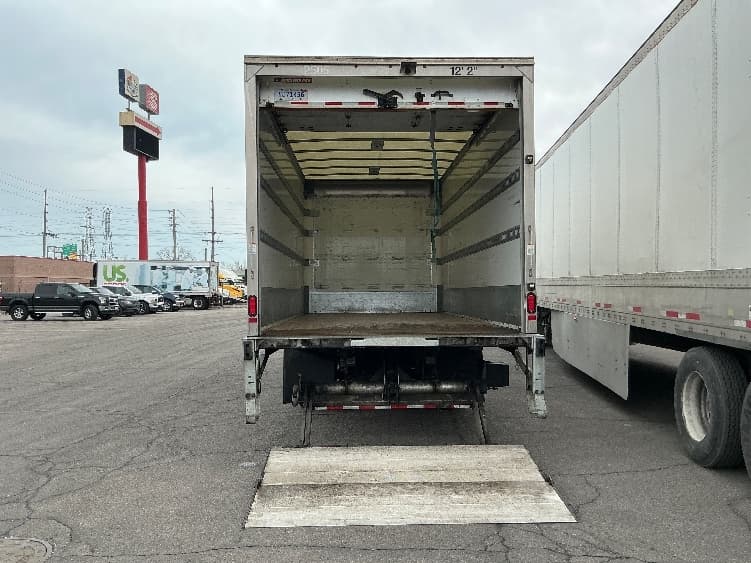 2022 Isuzu NQR in East Chicago, IN — photo 9