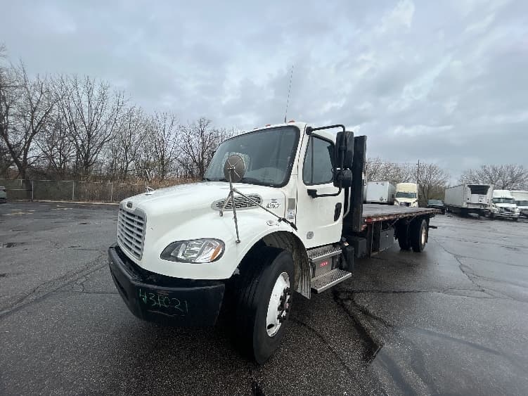 2022 Freightliner M2 106 in Middlefield, OH — photo 3