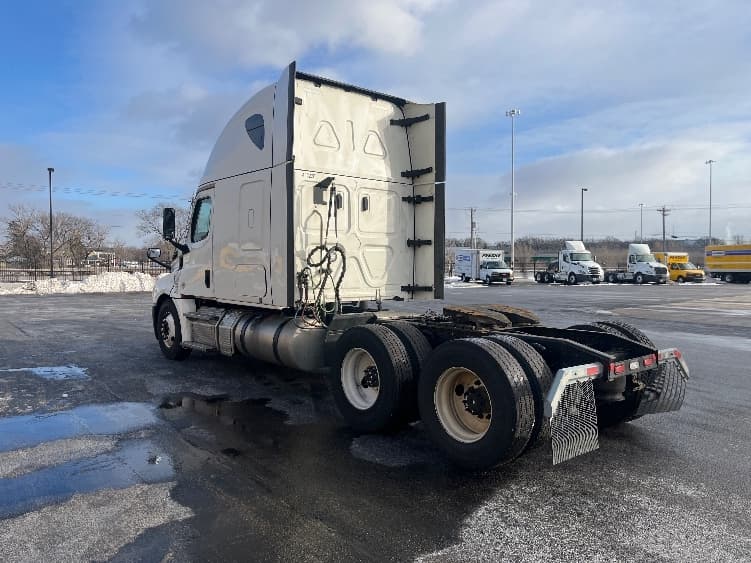 2022 Freightliner Cascadia in La Porte, IN — photo 5