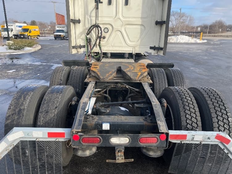 2022 Freightliner Cascadia in La Porte, IN — photo 6