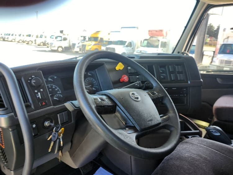 2022 Volvo VNL 760 in Sturtevant, WI — photo 10