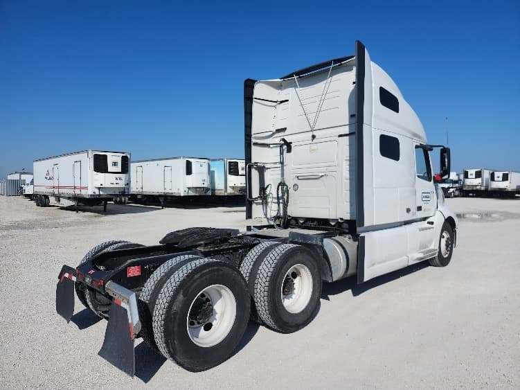 2022 Volvo VNL 760 in Sturtevant, WI — photo 7