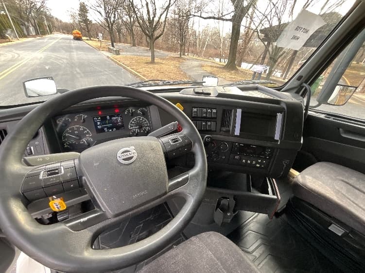 2022 Volvo VNL 760 in Reading, PA — photo 10