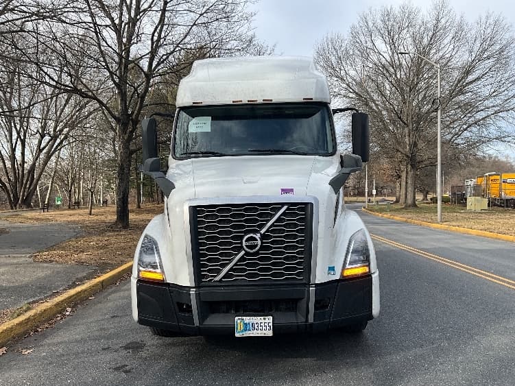 2022 Volvo VNL 760 in Reading, PA — photo 2