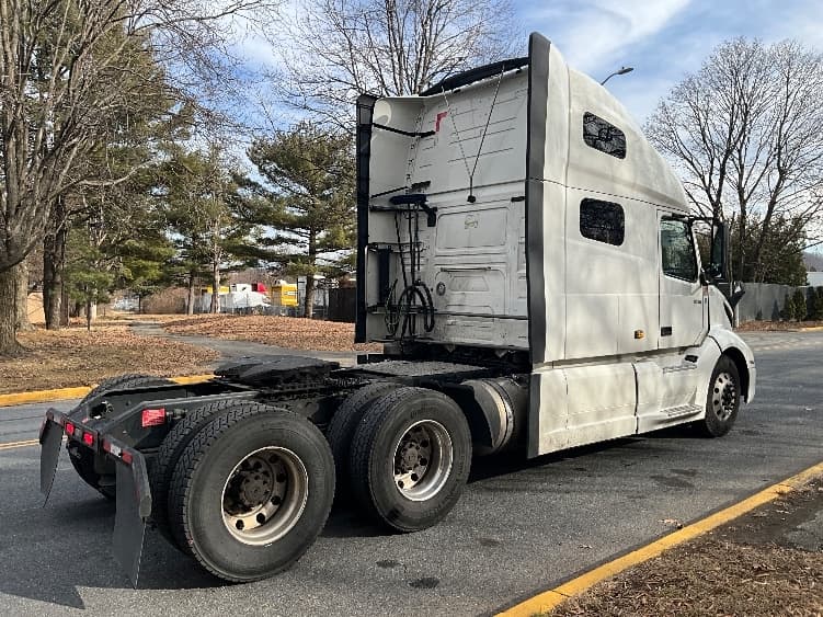 2022 Volvo VNL 760 in Reading, PA — photo 7