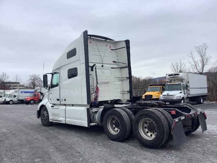 2022 Volvo VNL 760 in Reading, PA — photo 5