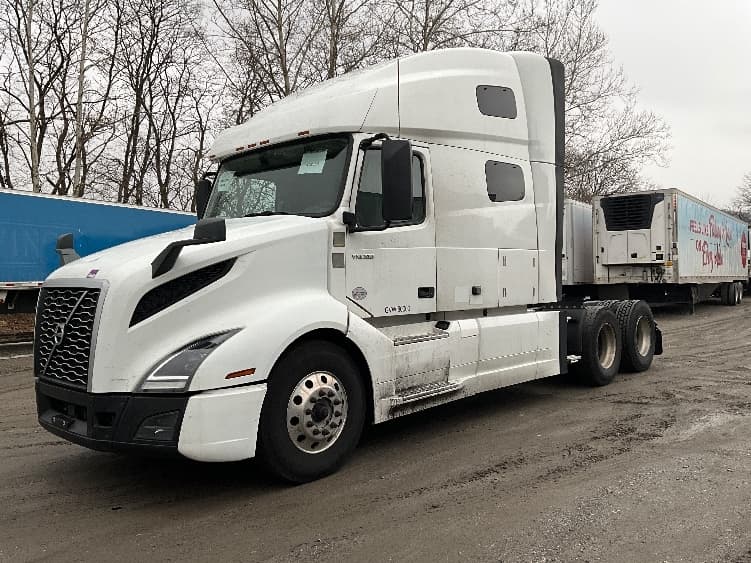 2022 Volvo VNL 760 in Reading, PA — photo 3