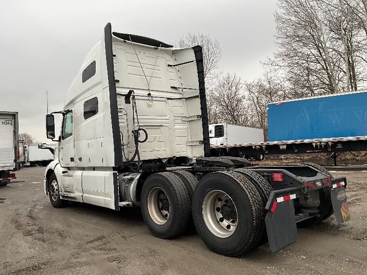 2022 Volvo VNL 760 in Reading, PA — photo 5