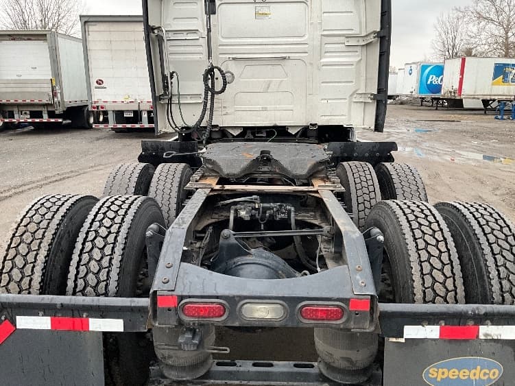 2022 Volvo VNL 760 in Reading, PA — photo 6