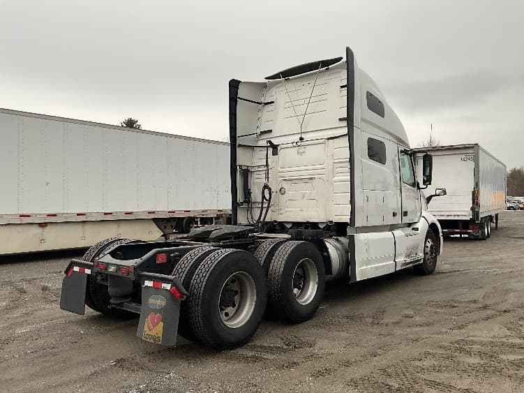 2022 Volvo VNL 760 in Reading, PA — photo 7