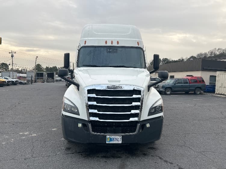 2022 Freightliner Cascadia in Dalton, GA — photo 2