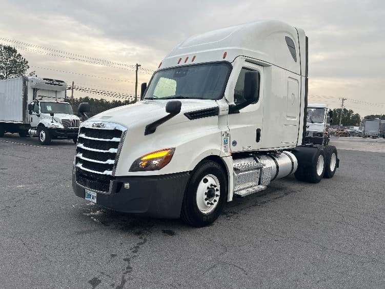 2022 Freightliner Cascadia in Dalton, GA — photo 3