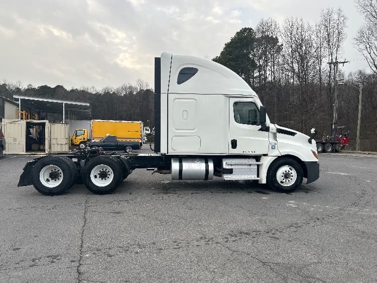 2022 Freightliner Cascadia in Dalton, GA — photo 8