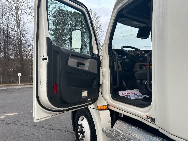 2022 Freightliner Cascadia in Dalton, GA — photo 9