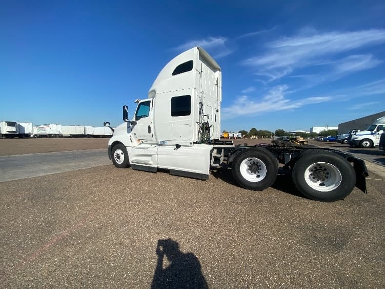 2022 International LT in San Antonio, TX — photo 4