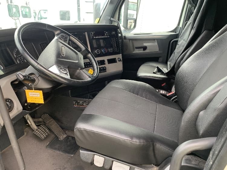 2022 Freightliner Cascadia in Torrance, CA — photo 10