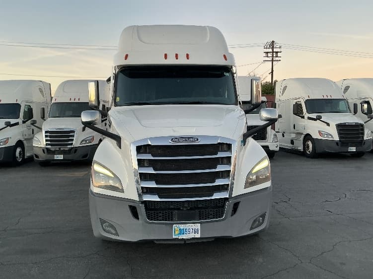 2022 Freightliner Cascadia in Torrance, CA — photo 2