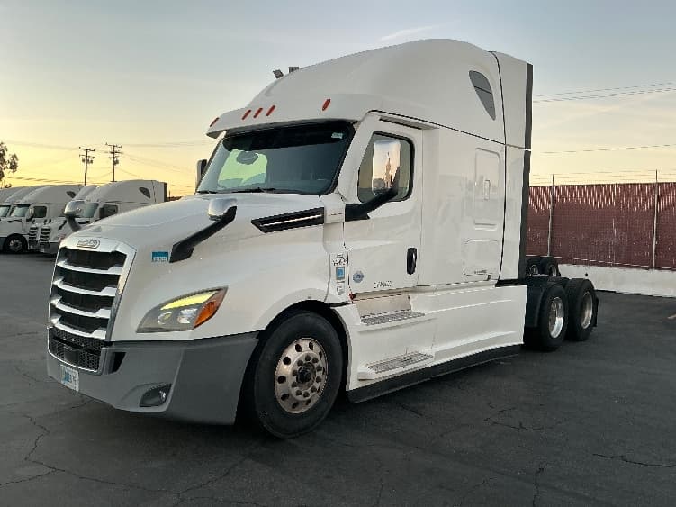 2022 Freightliner Cascadia in Torrance, CA — photo 3