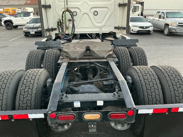 2022 Freightliner Cascadia in Torrance, CA — photo 6