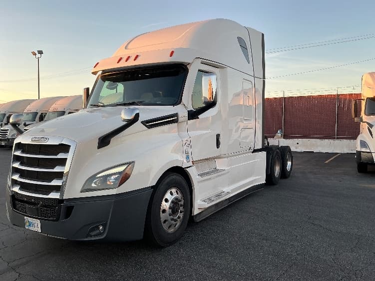 2022 Freightliner Cascadia in Torrance, CA — photo 3