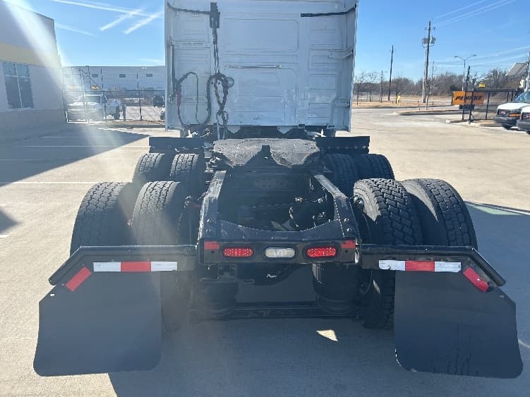 2023 Volvo VNL 760 in El Paso, TX — photo 6
