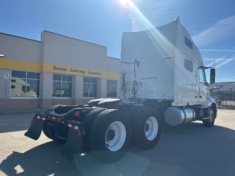 2023 Volvo VNL 760 in El Paso, TX — photo 7