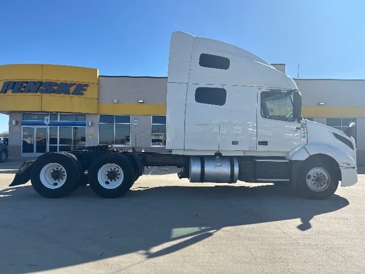 2023 Volvo VNL 760 in El Paso, TX — photo 8