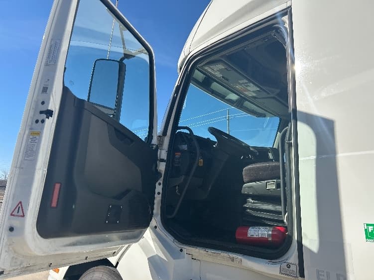 2023 Volvo VNL 760 in El Paso, TX — photo 9