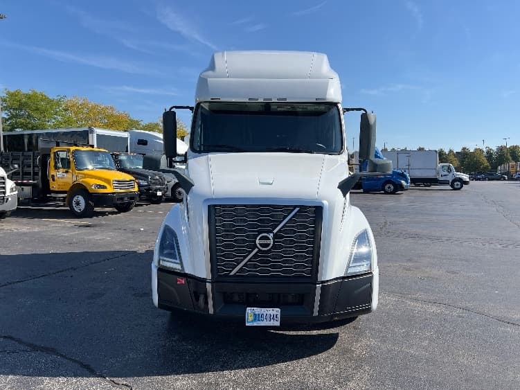 2022 Volvo VNL 760 in Sturtevant, WI — photo 2