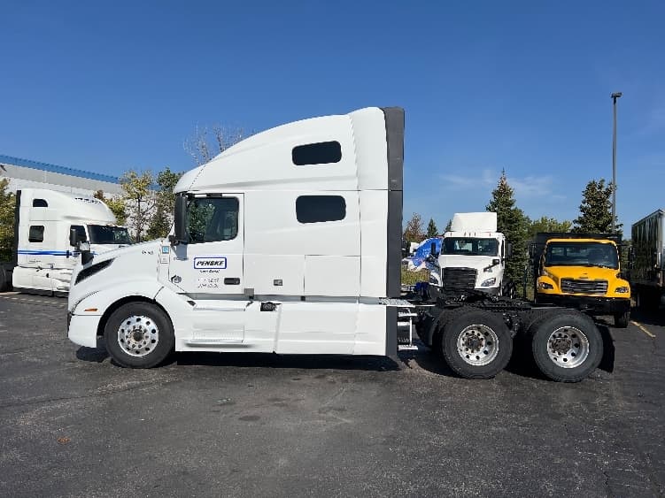 2022 Volvo VNL 760 in Sturtevant, WI — photo 4