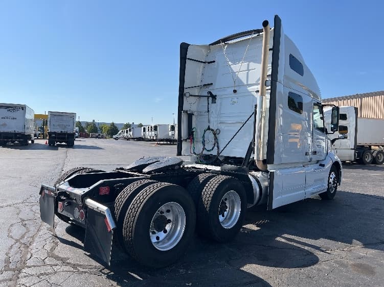 2022 Volvo VNL 760 in Sturtevant, WI — photo 7