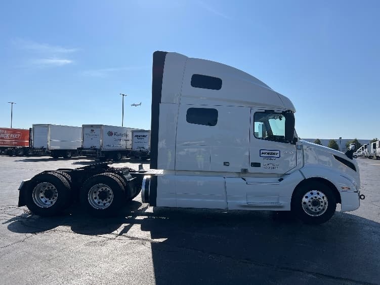 2022 Volvo VNL 760 in Sturtevant, WI — photo 8