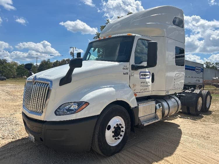 2022 International LT in Pensacola, FL — photo 3