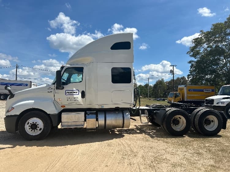 2022 International LT in Pensacola, FL — photo 4