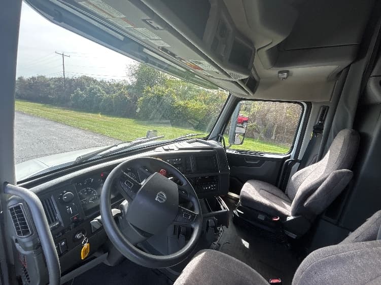 2022 Volvo VNL 760 in White Deer, PA — photo 10