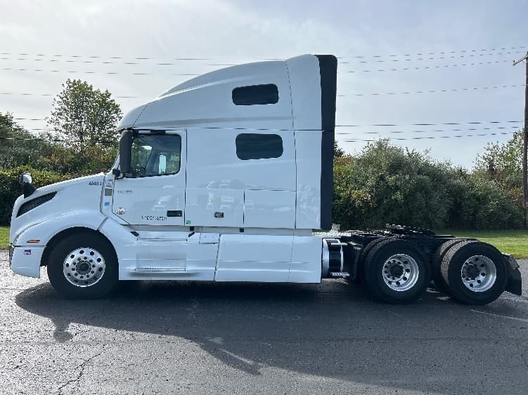 2022 Volvo VNL 760 in White Deer, PA — photo 4