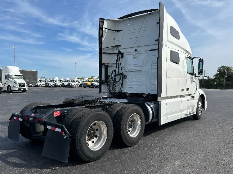 2022 Volvo VNL 760 in White Deer, PA — photo 7