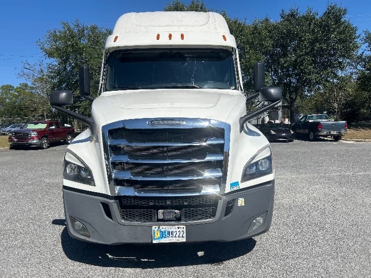 2022 Freightliner Cascadia in Tallahassee, FL — photo 2