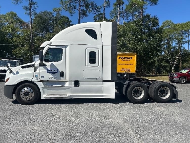 2022 Freightliner Cascadia in Tallahassee, FL — photo 4