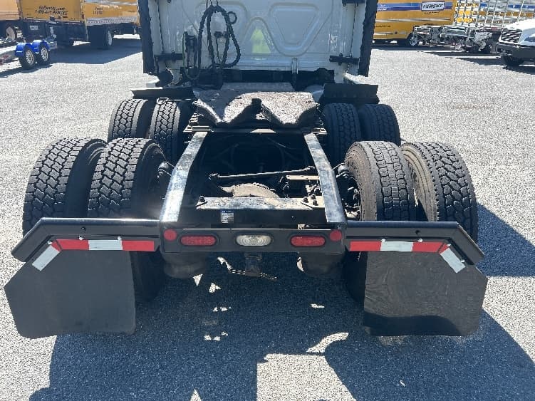 2022 Freightliner Cascadia in Tallahassee, FL — photo 6