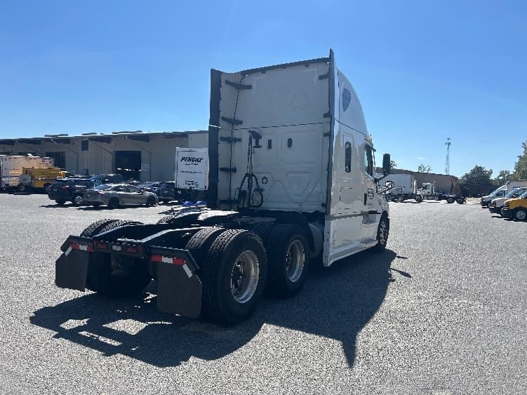 2022 Freightliner Cascadia in Tallahassee, FL — photo 7