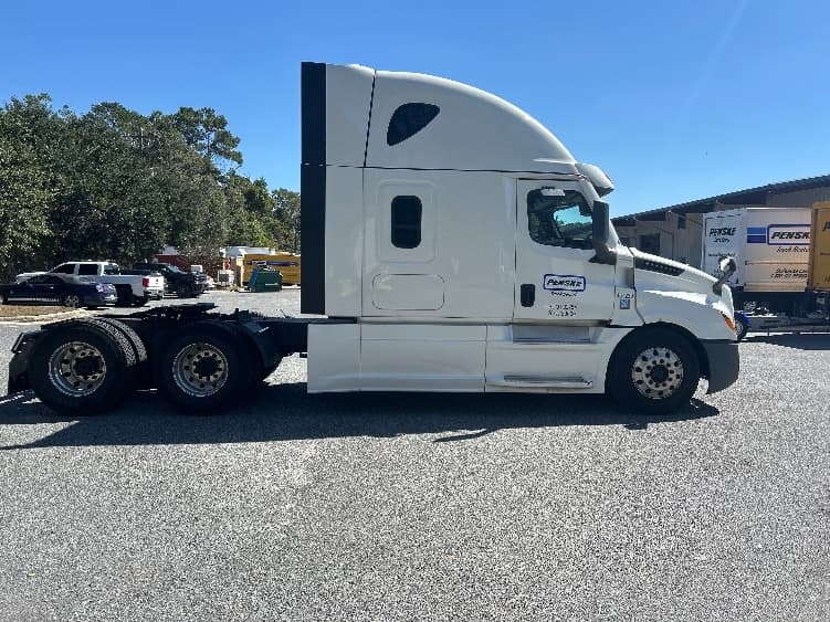 2022 Freightliner Cascadia in Tallahassee, FL — photo 8
