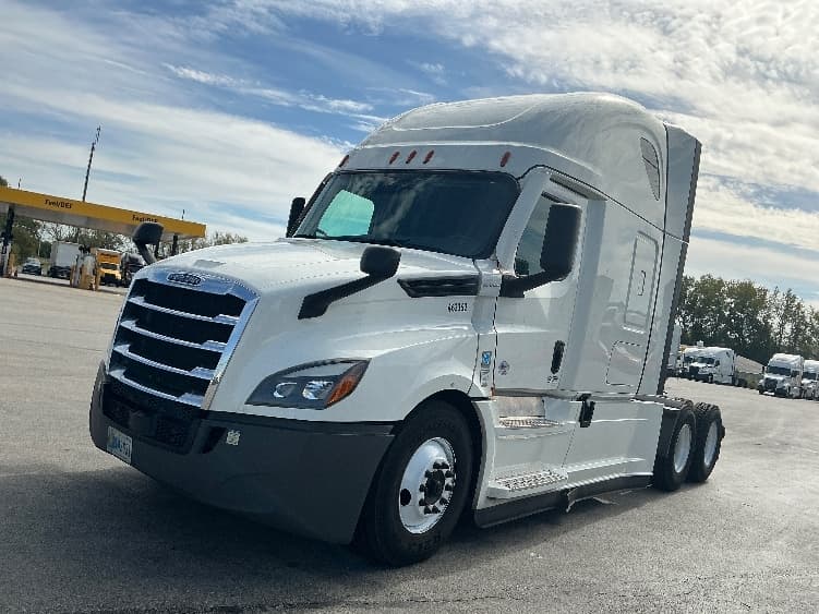 2022 Freightliner Cascadia in La Porte, IN — photo 3