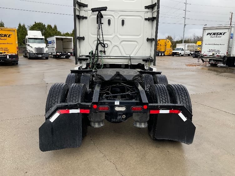 2022 Freightliner Cascadia in La Porte, IN — photo 6