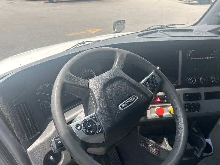 2022 Freightliner Cascadia in Atlanta (Forest Park), GA — photo 10