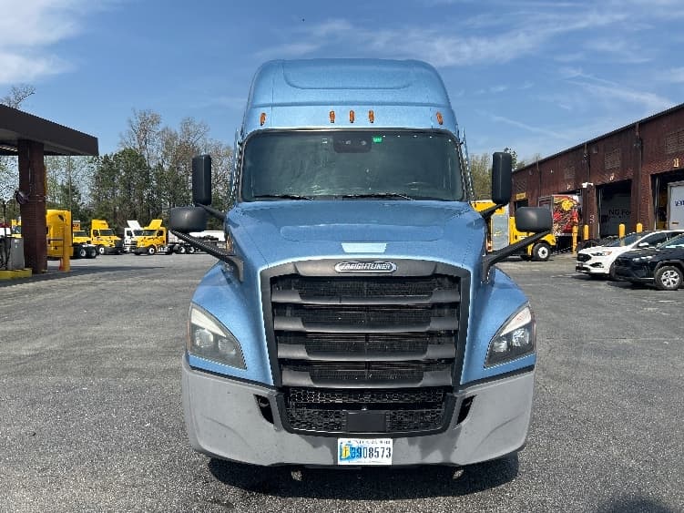 2022 Freightliner Cascadia in Duluth, GA — photo 2