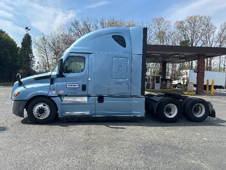 2022 Freightliner Cascadia in Duluth, GA — photo 4
